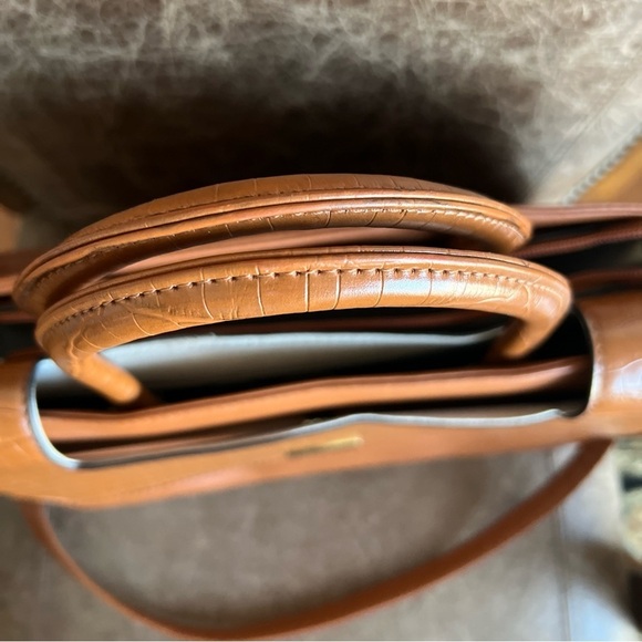 EUC Women's BCBG Camelia Satchel!! - Picture 7 of 8